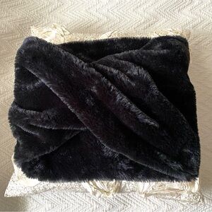 American Eagle Infinity Faux Fur Neck Circle Scarf Black One Size